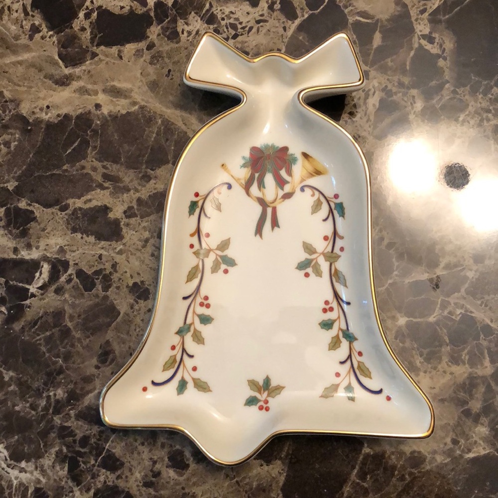 Mikasa Holiday Dish